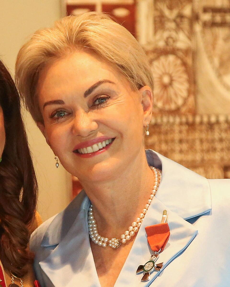 Portrait photo of Louise Wallace smiling